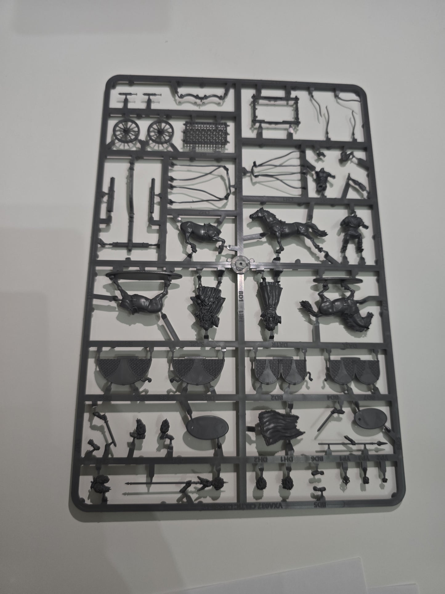 Celtic Chariot ⏣ 1 chariot and 4 figures ⏣ SAGA ⏣ Victrix