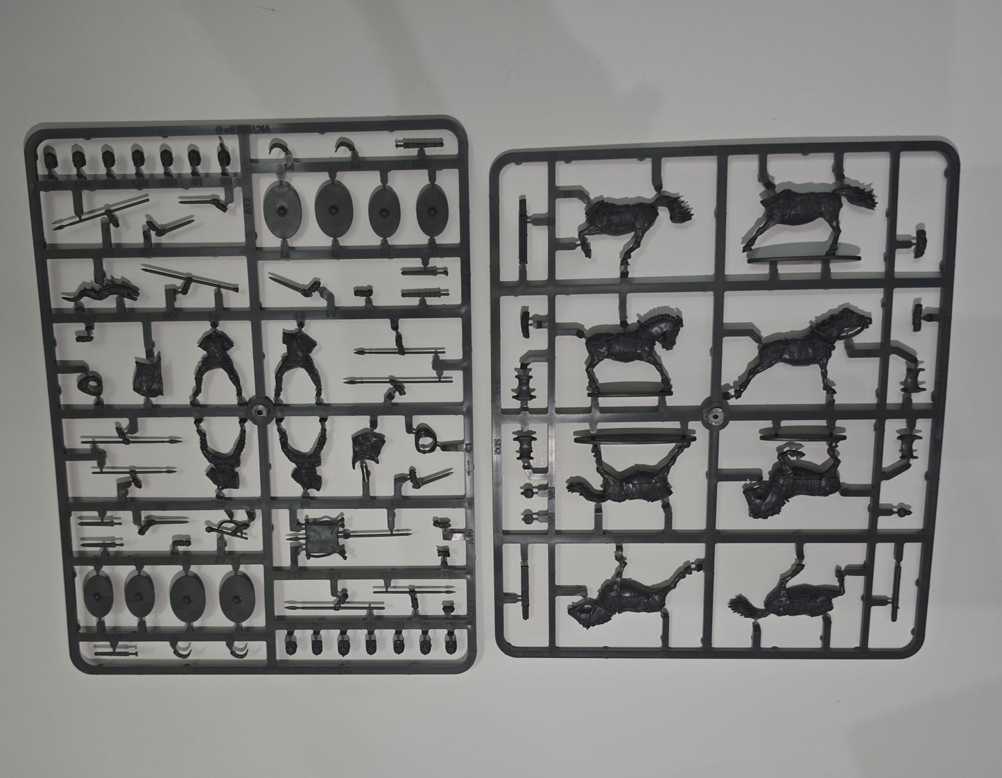 Dark Ages Armored Cavalry ⏣ 4 figures ⏣ SAGA ⏣ Victrix