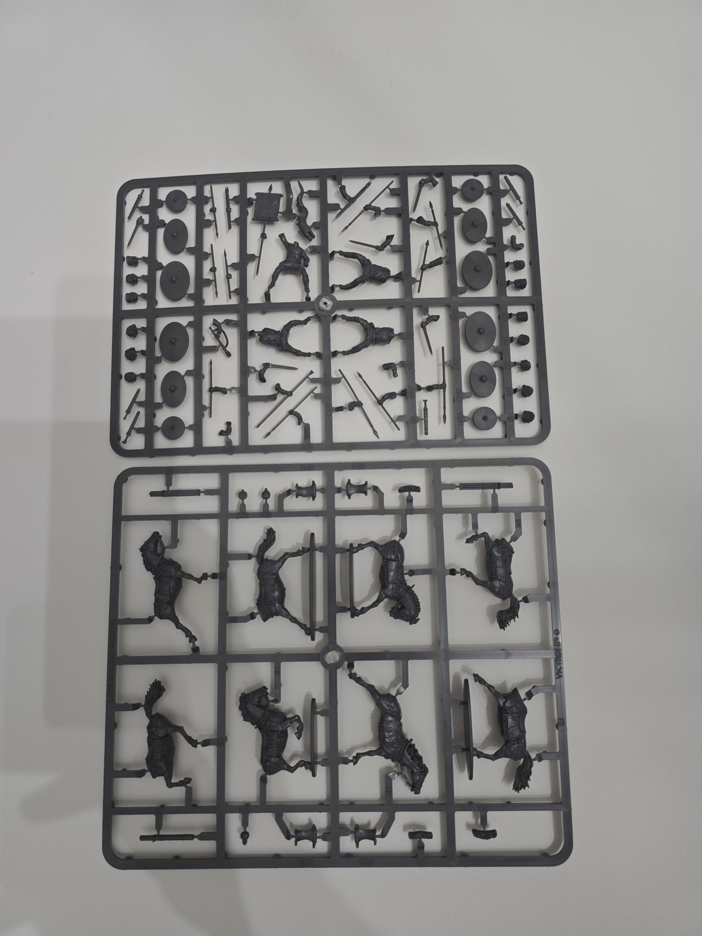 Dark Ages Unarmored Cavalry ⏣ 4 figures ⏣ SAGA ⏣ Victrix