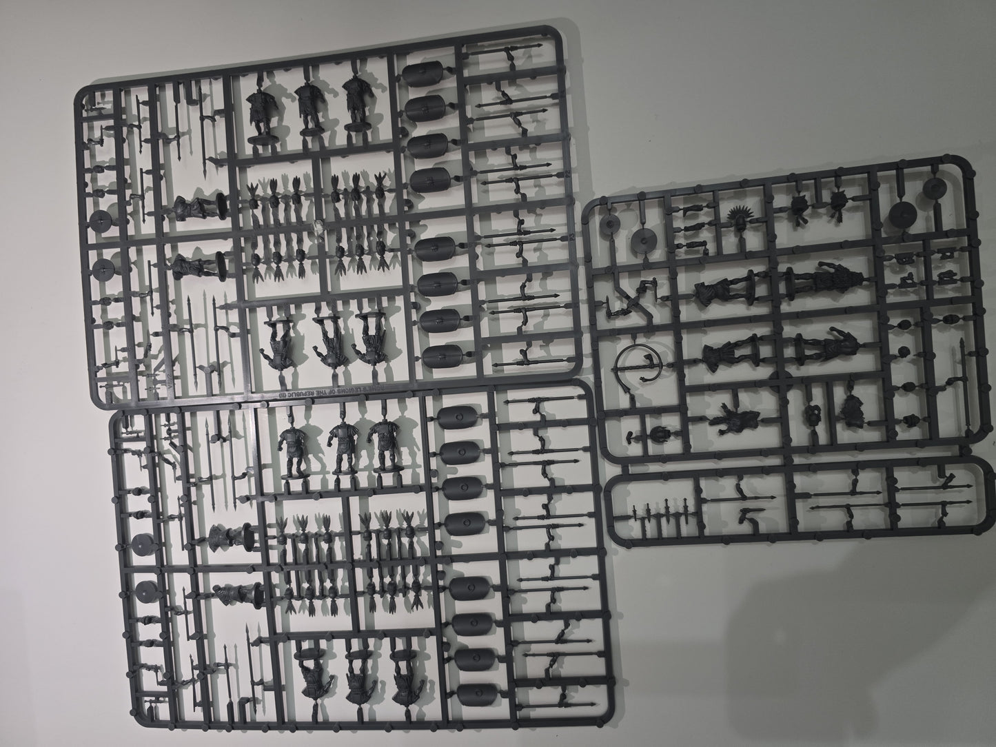 Republican Romans in Pectoral Armor ⏣ 16 figures ⏣ SAGA ⏣ Victrix