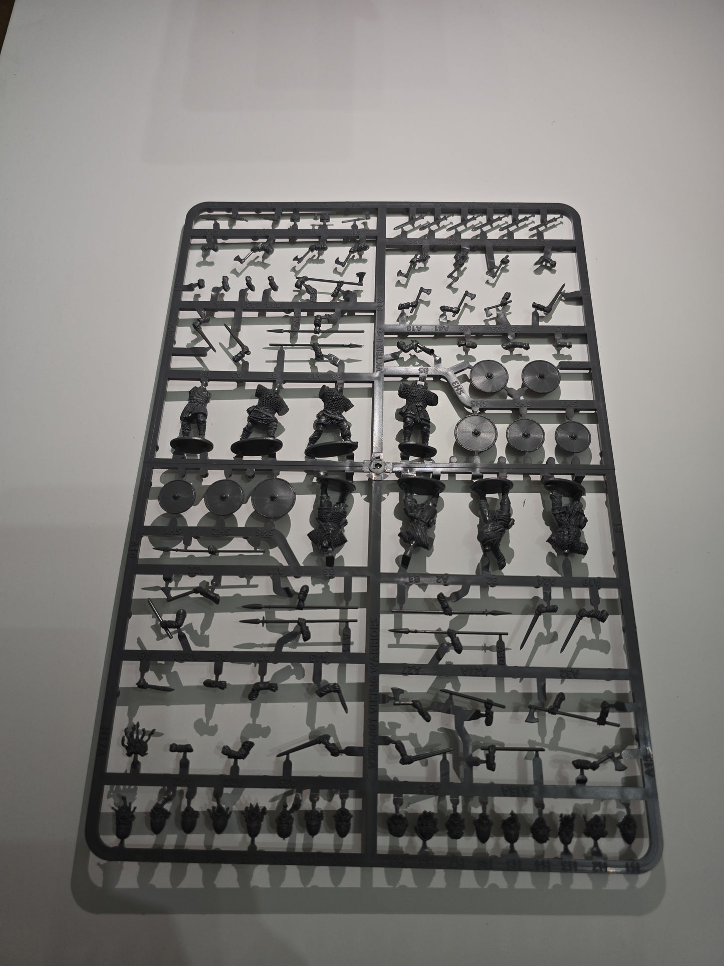 Viking Armored / Unarmored Mix - Heavy Weapons ⏣ 8 figures ⏣ SAGA ⏣ Victrix